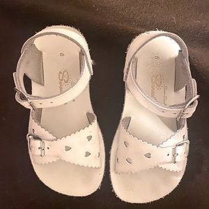 Sun & Sand Brand Girls Sandals size 8 in White Great used condition.